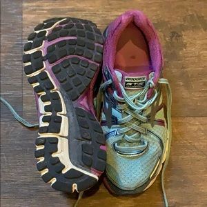 Brooks GTS 17